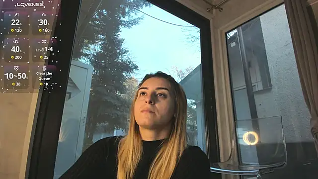 Ella Vee online show from 25, 11, 2025