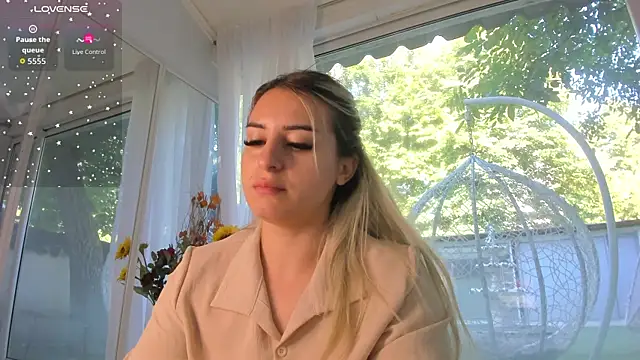 Ella Vee online show from 14, 6, 2026
