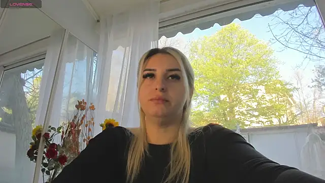 Ella Vee online show from 16, 4, 2026