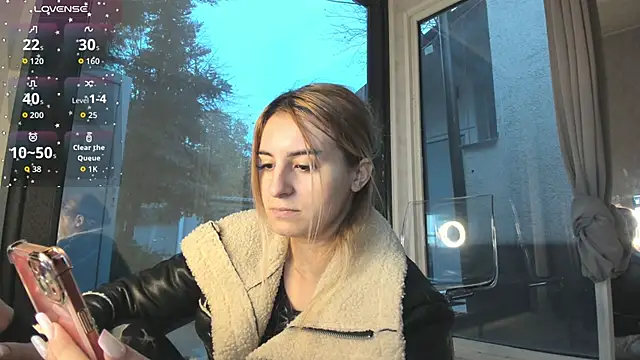 Ella Vee online show from 23, 11, 2025