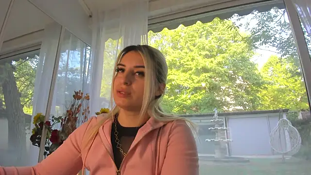 Ella Vee online show from 4, 5, 2026