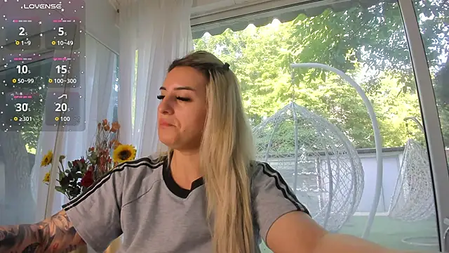 Ella Vee online show from 15, 6, 2026