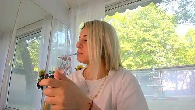 Ella Vee online show from 5, 5, 2026