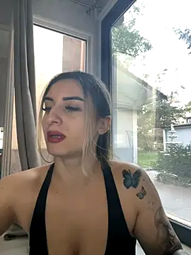 Ella Vee online show from 25, 9, 2025