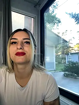 Ella Vee online show from 24, 9, 2025