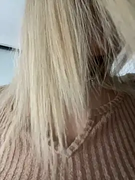 Ella Vee online show from 10, 11, 2025