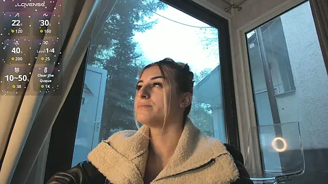 Ella Vee online show from 15, 11, 2025