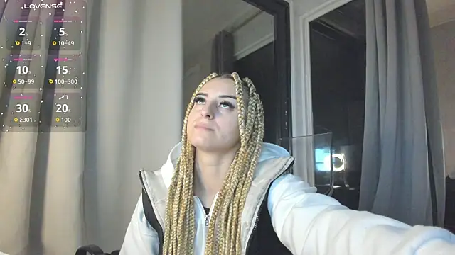 Ella Vee online show from 25, 10, 2025