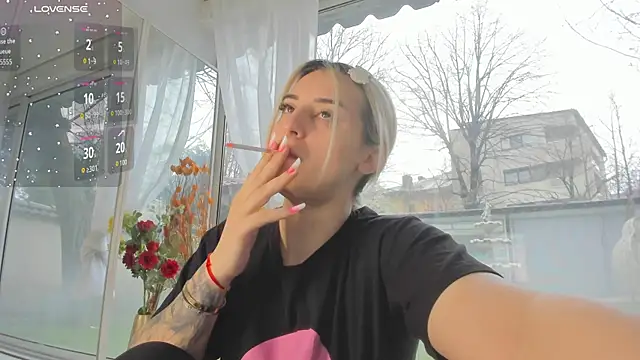 Ella Vee online show from 4, 4, 2026