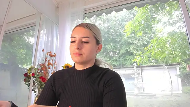 Ella Vee online show from 22, 5, 2026