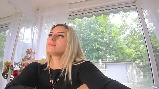 Ella Vee online show from 8, 5, 2026