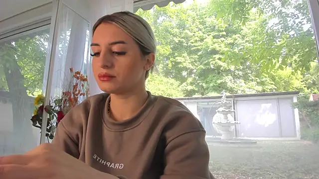 Ella Vee online show from 14, 5, 2026