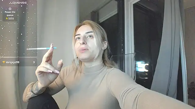 Ella Vee online show from 17, 10, 2025