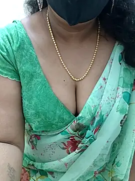 Snapshot of luci-queen chatting on 1, 7, 2026 luci-queen online show from 1, 7, 2026