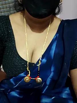 Snapshot of luci-queen chatting on 22, 4, 2026 luci-queen online show from 22, 4, 2026