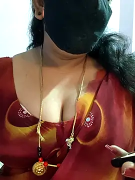 Snapshot of luci-queen chatting on 15, 5, 2026 luci-queen online show from 15, 5, 2026