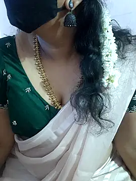 Snapshot of luci-queen chatting on 27, 5, 2026 luci-queen online show from 27, 5, 2026