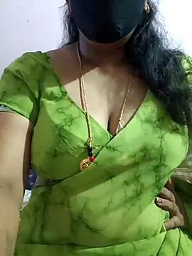 Snapshot of luci-queen chatting on 17, 5, 2026 luci-queen online show from 17, 5, 2026