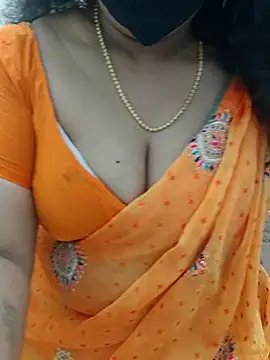 Snapshot of luci-queen chatting on 10, 7, 2026 luci-queen online show from 10, 7, 2026