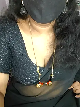 Snapshot of luci-queen chatting on 23, 5, 2026 luci-queen online show from 23, 5, 2026