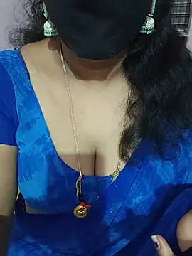 Snapshot of luci-queen chatting on 25, 5, 2026 luci-queen online show from 25, 5, 2026