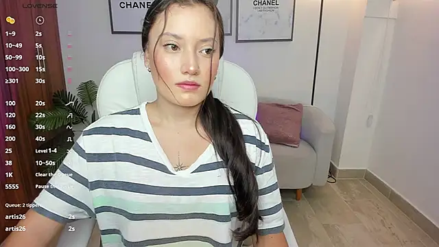 nylaa rose online show from 23, 10, 2025