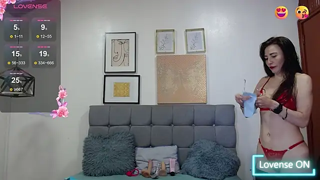 Snapshot of _naomi_s chatting on 4, 5, 2026 naomi s online show from 4, 5, 2026