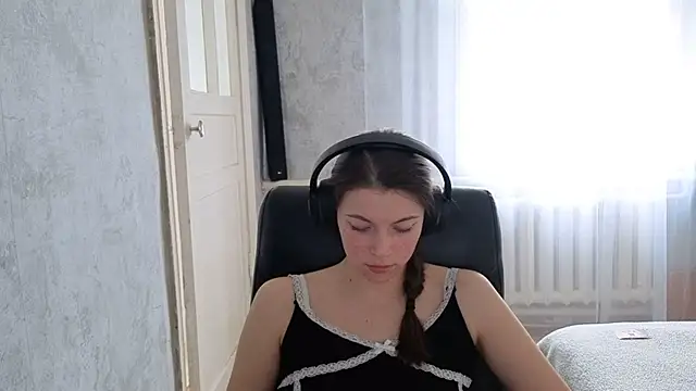 CutieAnny online show from 7, 11, 2025