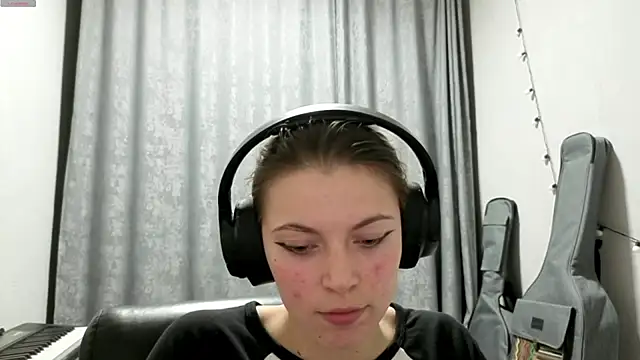 CutieAnny online show from 16, 4, 2026