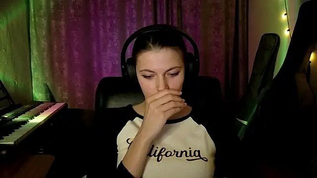 CutieAnny online show from 16, 3, 2026