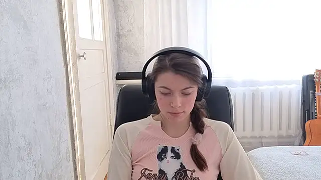 CutieAnny online show from 4, 11, 2025