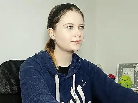 LydiaYoung online show from 7, 11, 2025