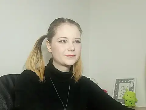 LydiaYoung online show from 2, 10, 2025