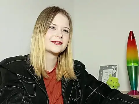 LydiaYoung online show from 9, 10, 2025