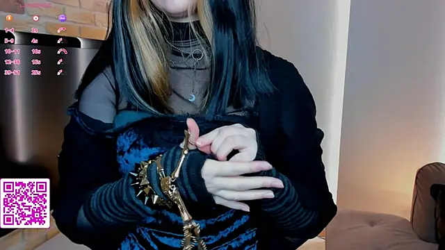 Snapshot of EvaBlimey chatting on 13, 9, 2025 EvaBlimey online show from 13, 9, 2025