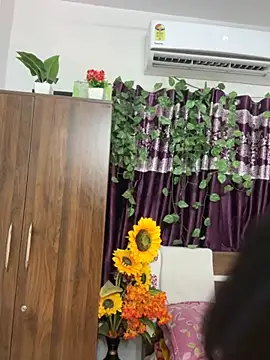 V-Hot-Sweti online show from 24, 10, 2025