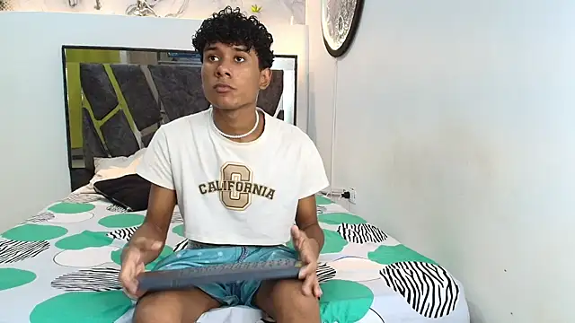 LONDON BOYS1 online show from 22, 11, 2025