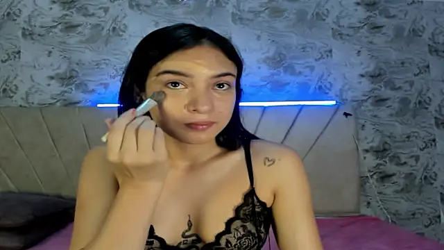 Snapshot of violet_77711 chatting on 10, 10, 2025 violet 77711 online show from 10, 10, 2025