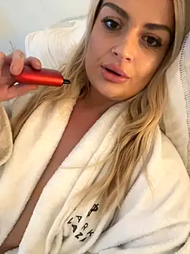 Seductive-SkyeXXX online show from 9, 9, 2025