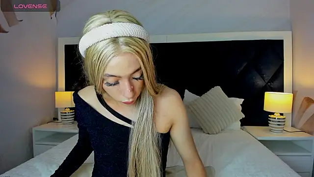 Isabella glam online show from 6, 10, 2025