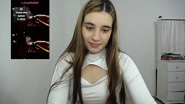 Snapshot of Ambar_lynn chatting on 13, 10, 2025 Ambar lynn online show from 13, 10, 2025