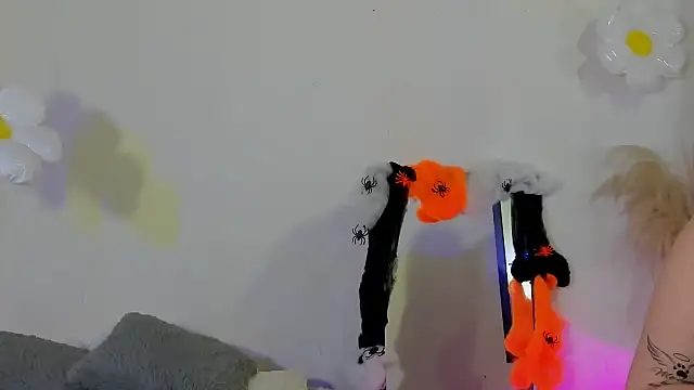 Naomi Flame online show from 28, 10, 2025