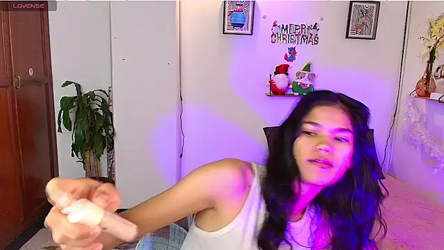 emycarver09 online show from 5, 12, 2025