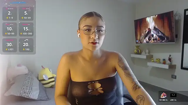 Emmili Saenz online show from 12, 9, 2025