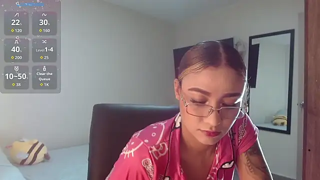 Emmili Saenz online show from 27, 9, 2025