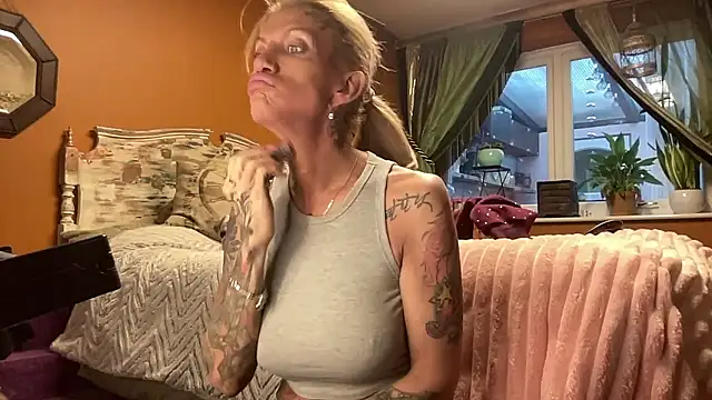 xl uk top trans online show from 12, 1, 2026