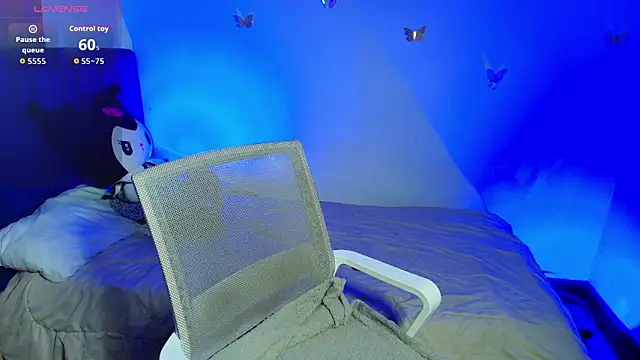 Snapshot of annie-russel chatting on 4, 3, 2026 annie-russel online show from 4, 3, 2026