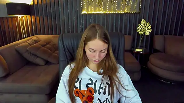 MilaAddams online show from 9, 7, 2026