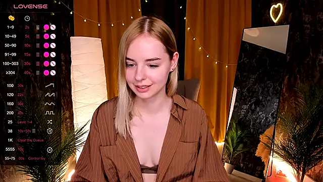 Snapshot of LillianShine chatting on 26, 4, 2026 LillianShine online show from 26, 4, 2026
