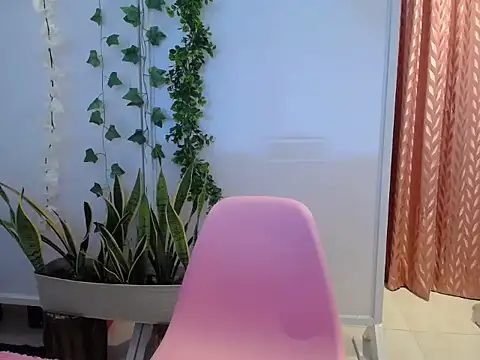 Snapshot of Manuela_lara_ chatting on 8, 10, 2025 Manuela lara online show from 8, 10, 2025